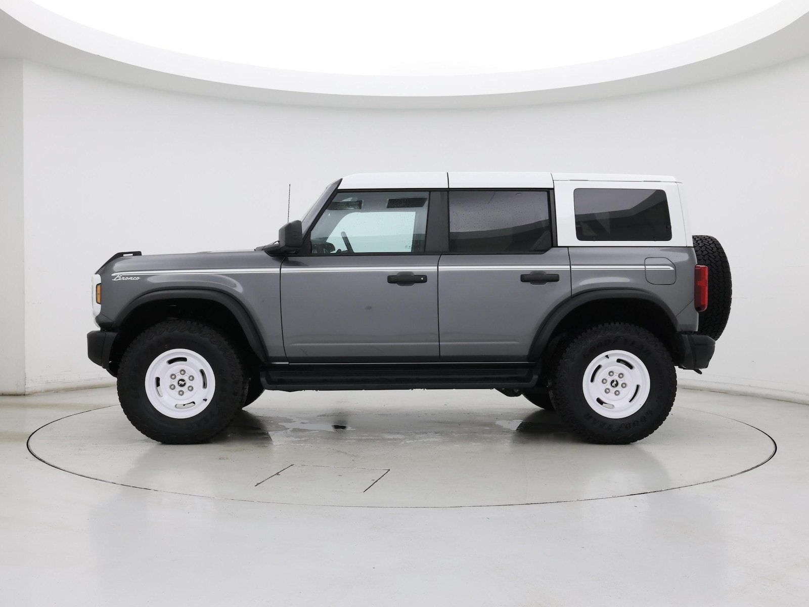 2025 Ford Bronco 4-Door Heritage Editon - Photo 4