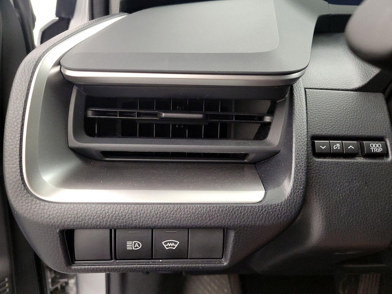 2025 Toyota Prius LE - Photo 14