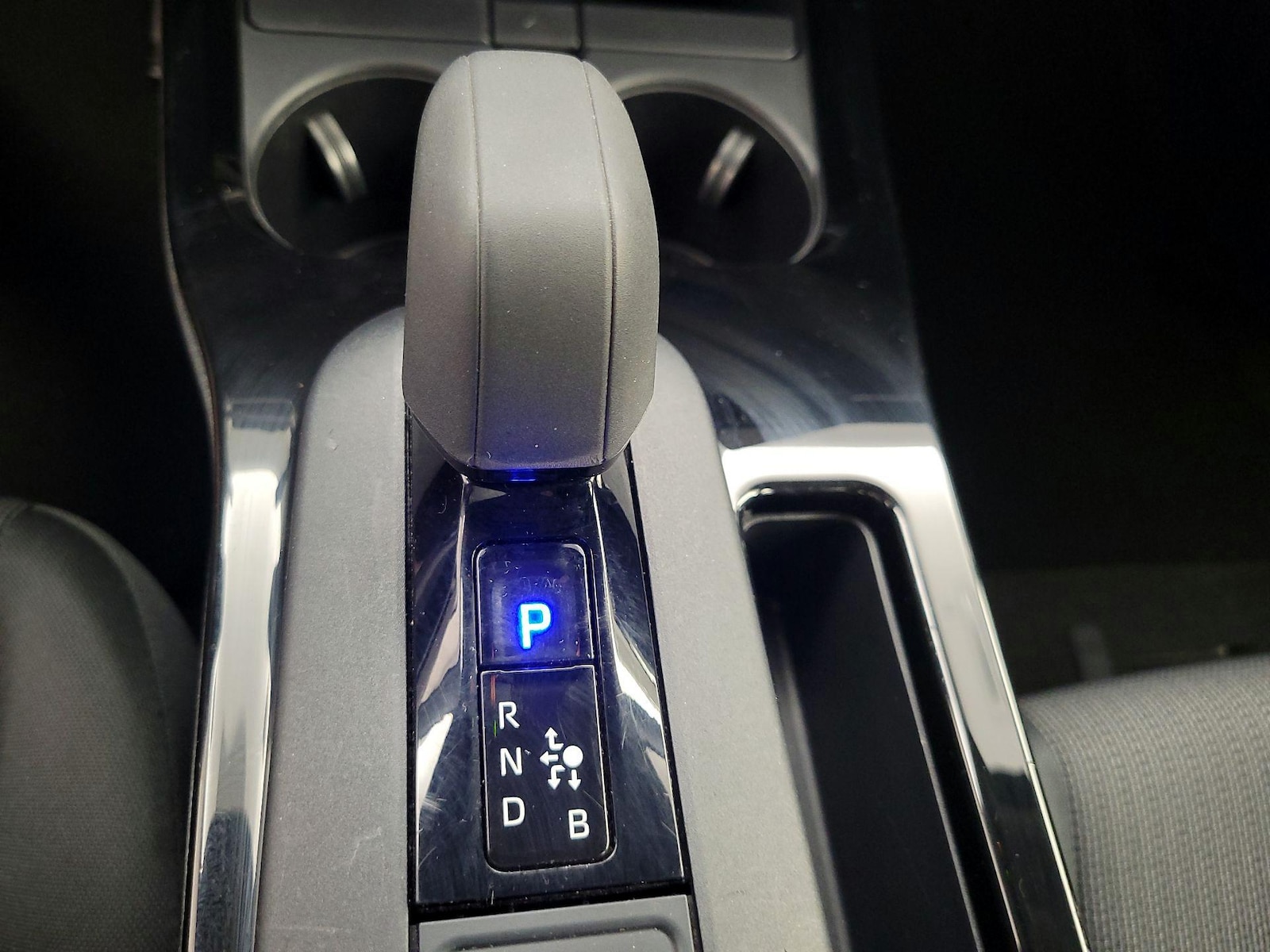 2025 Toyota Prius LE - Photo 18