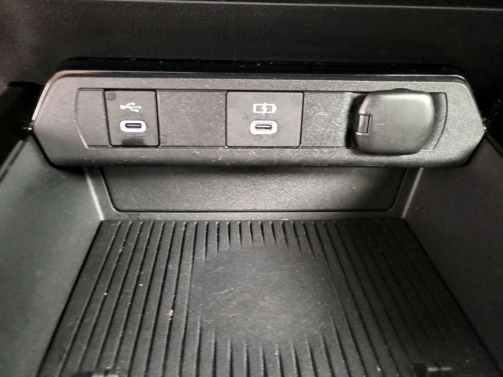 2025 Toyota Prius LE - Photo 19