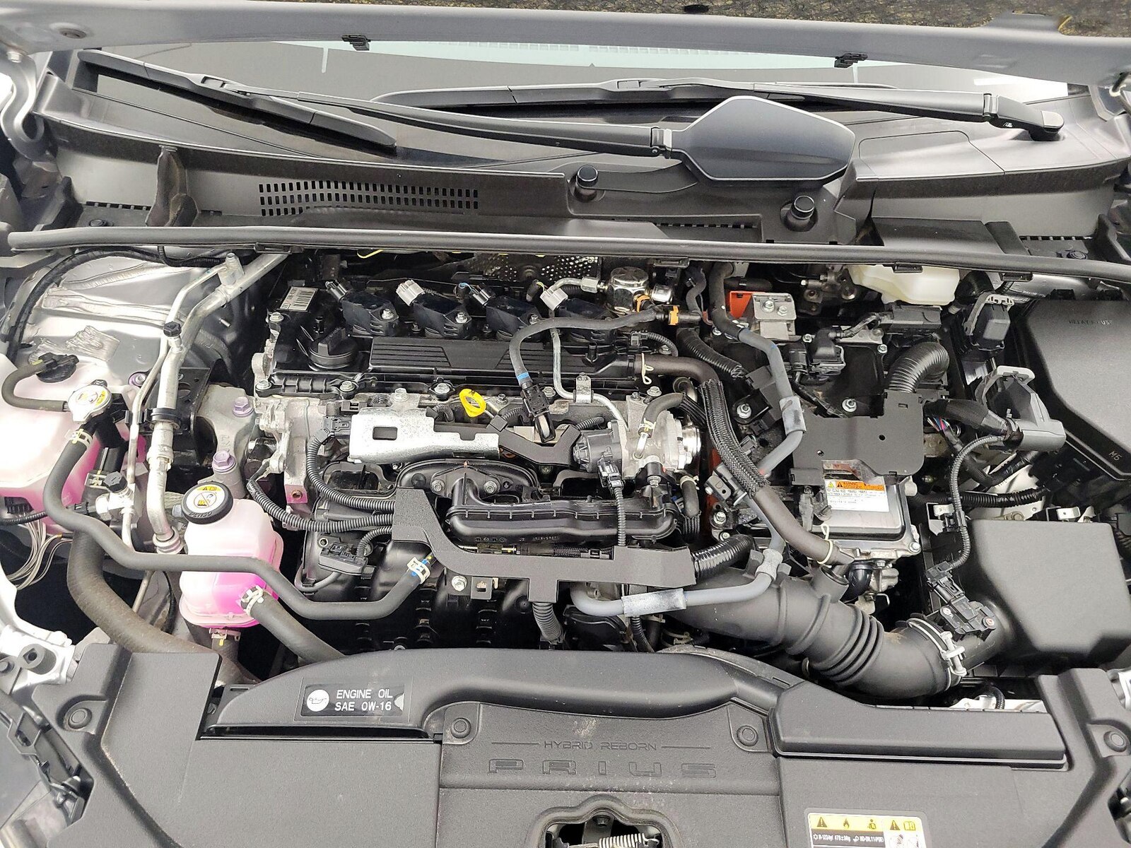 2025 Toyota Prius LE - Photo 23