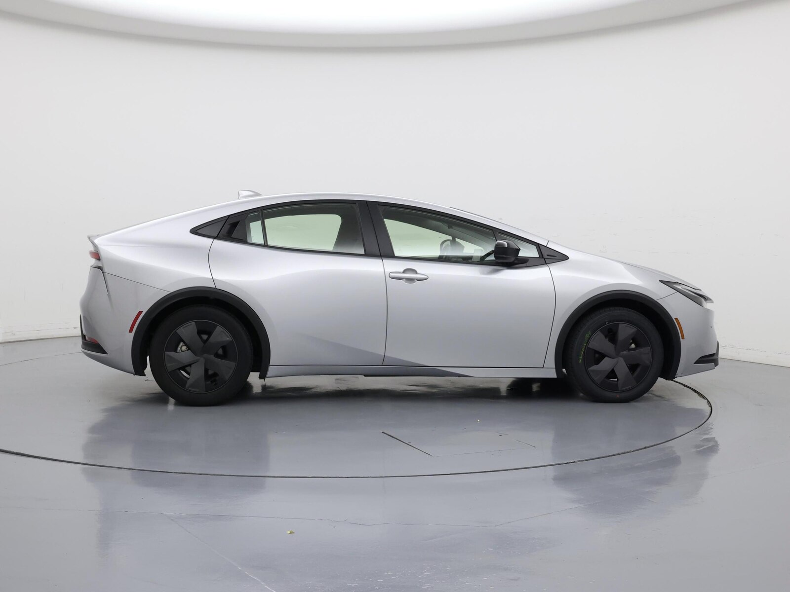 2025 Toyota Prius LE - Photo 8
