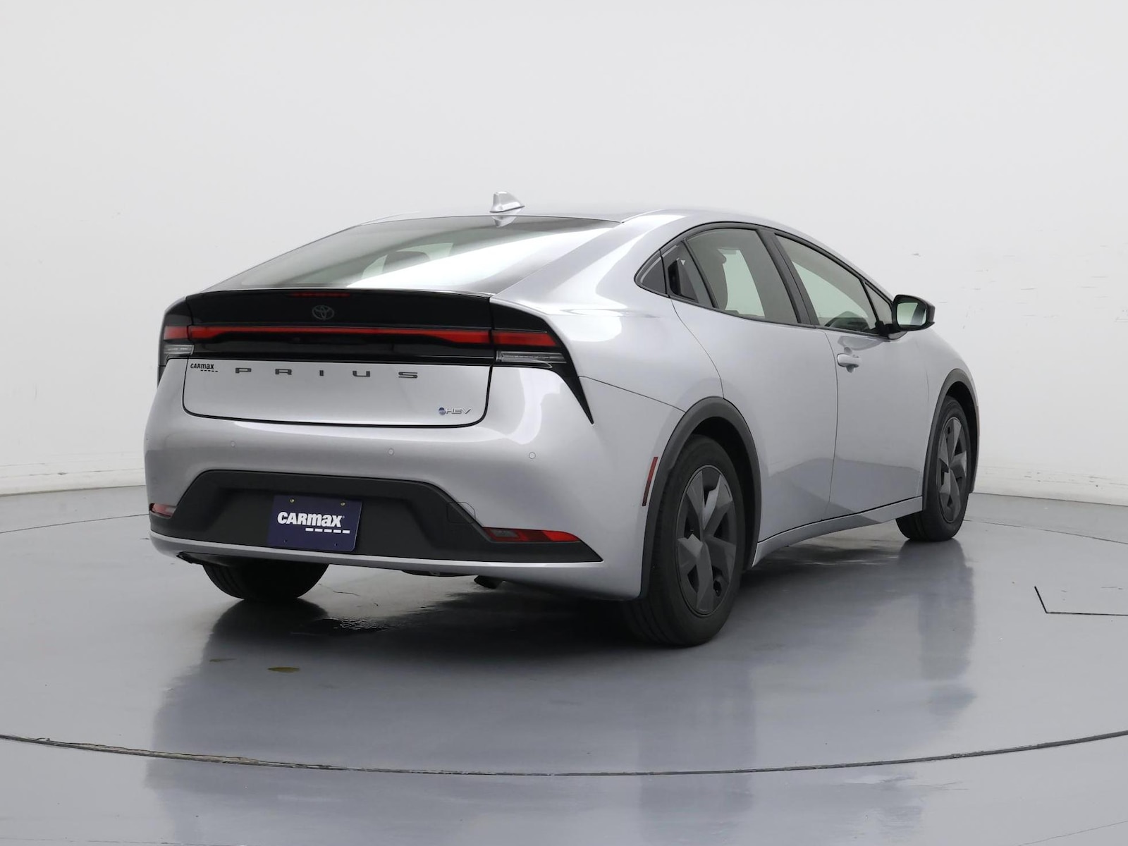 2025 Toyota Prius LE - Photo 9