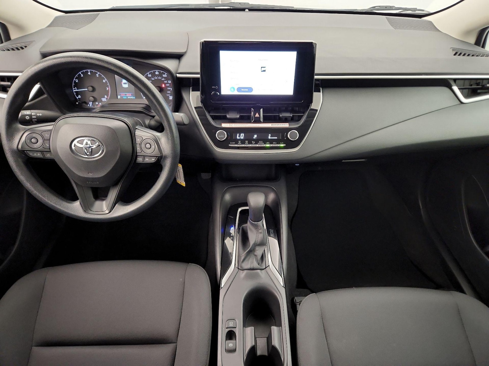 2025 Toyota Corolla LE - Photo 10