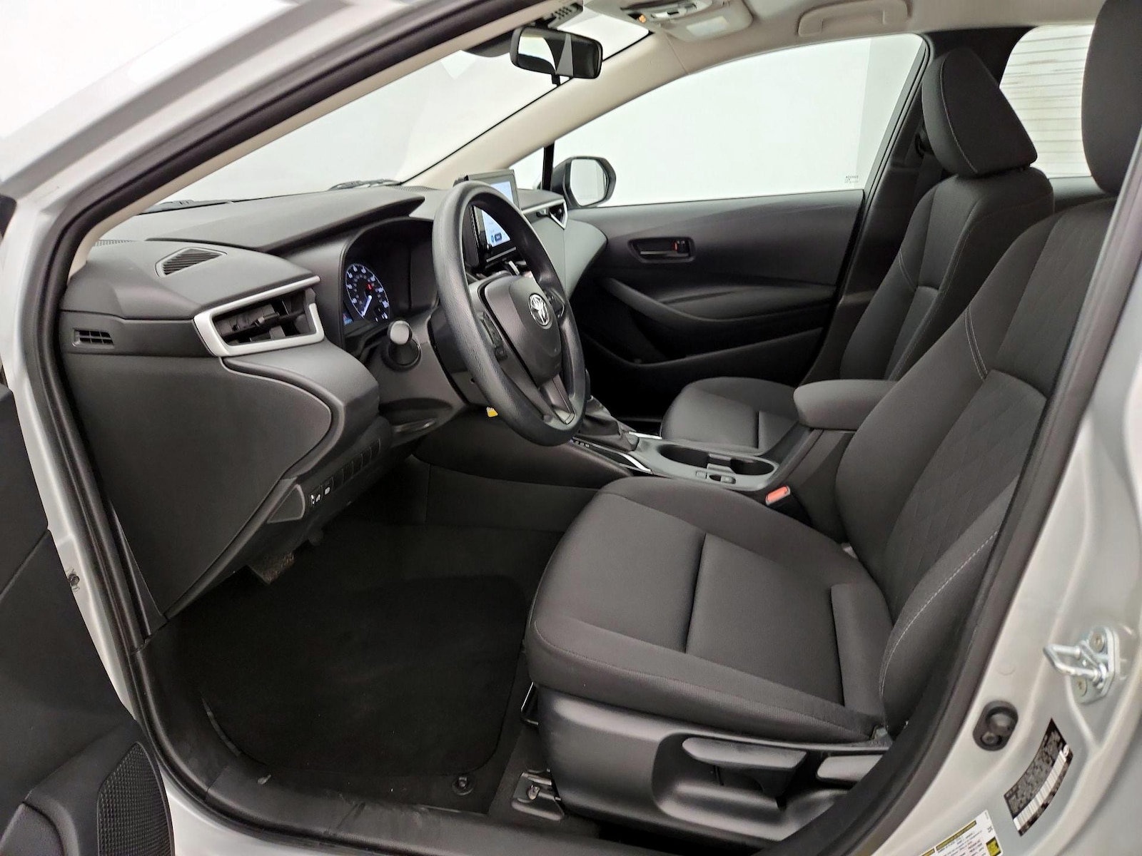 2025 Toyota Corolla LE - Photo 12
