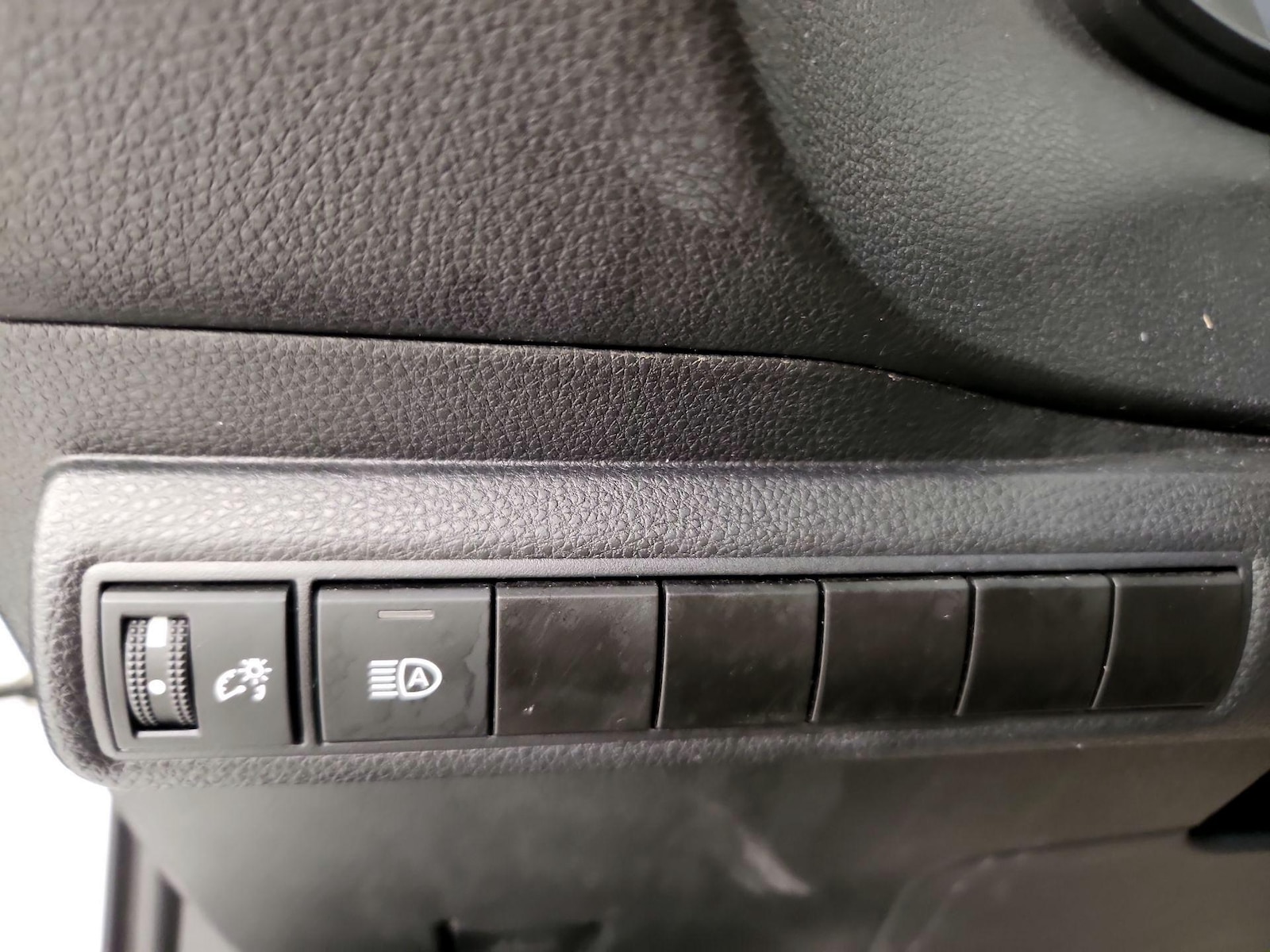2025 Toyota Corolla LE - Photo 14
