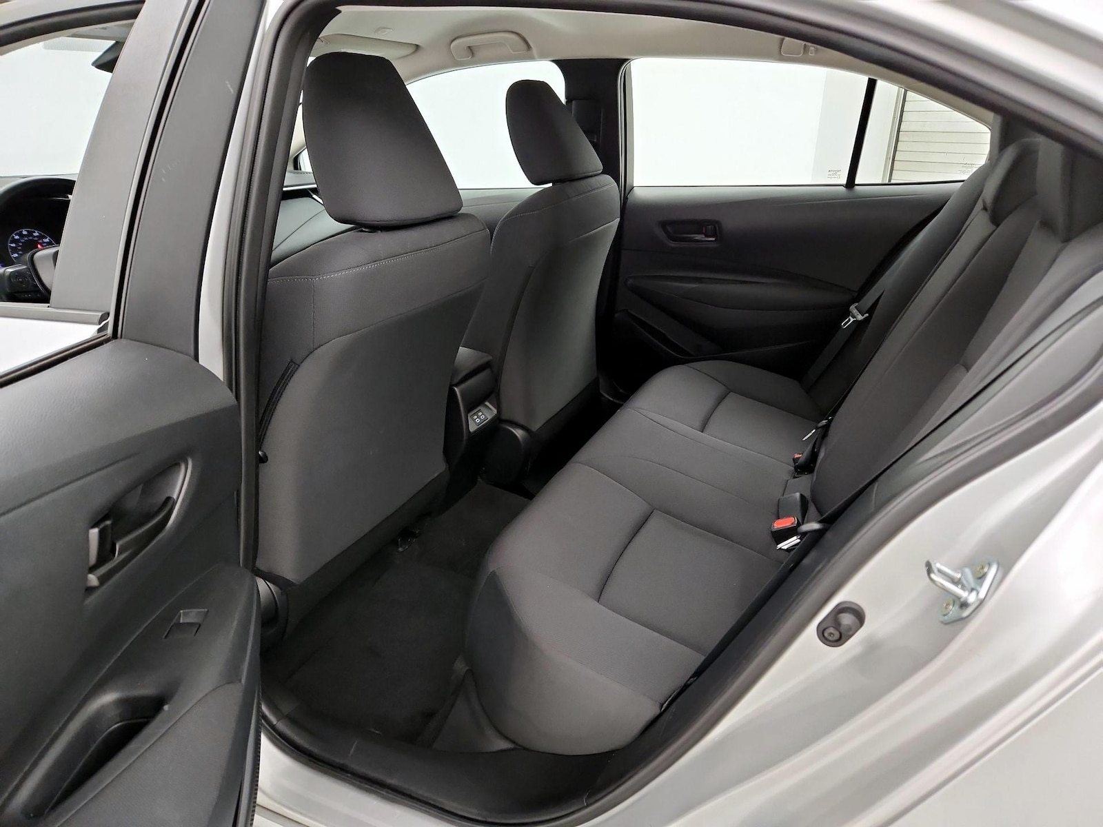 2025 Toyota Corolla LE - Photo 20