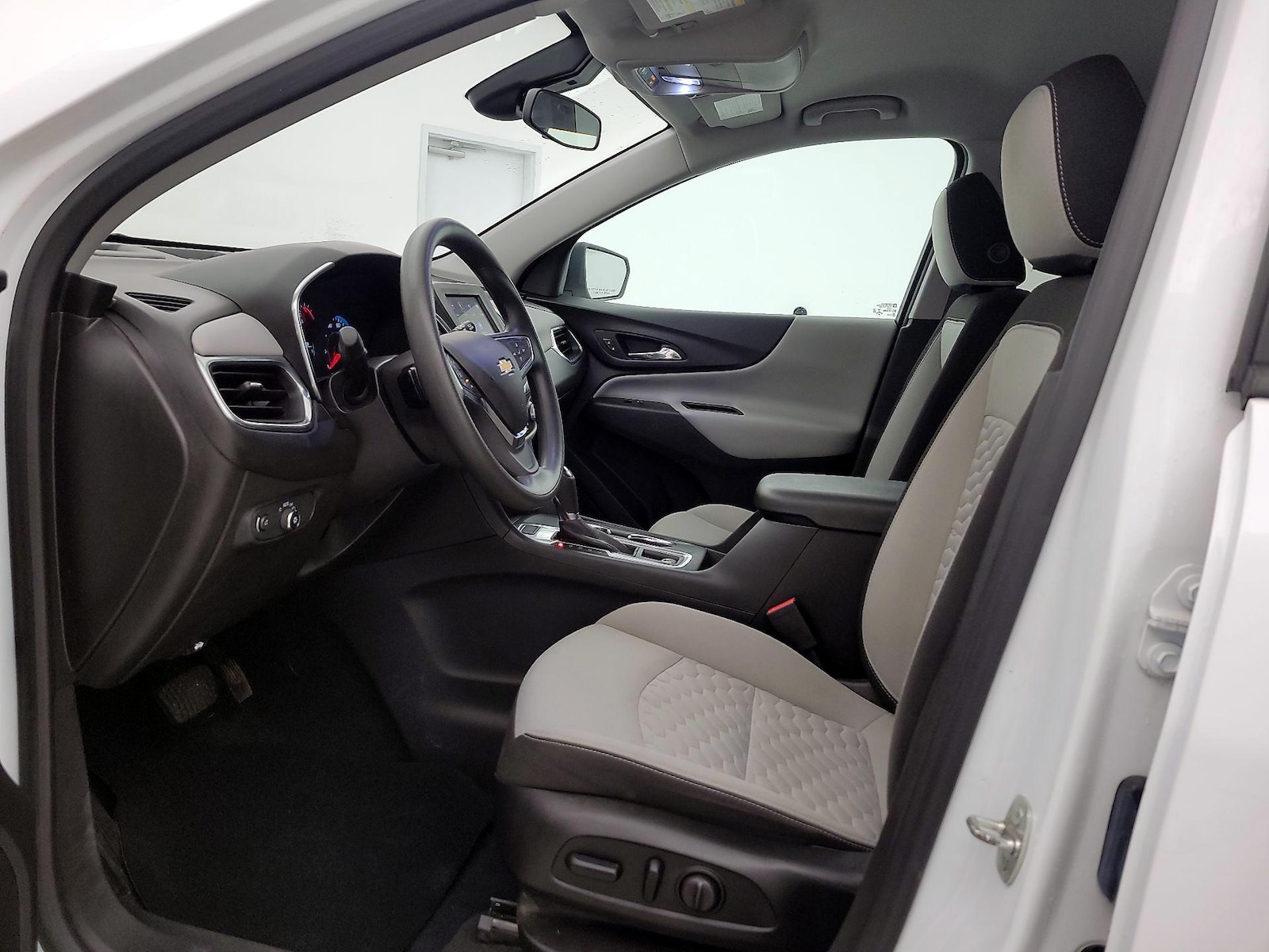 2021 Chevrolet Equinox LS - Photo 12