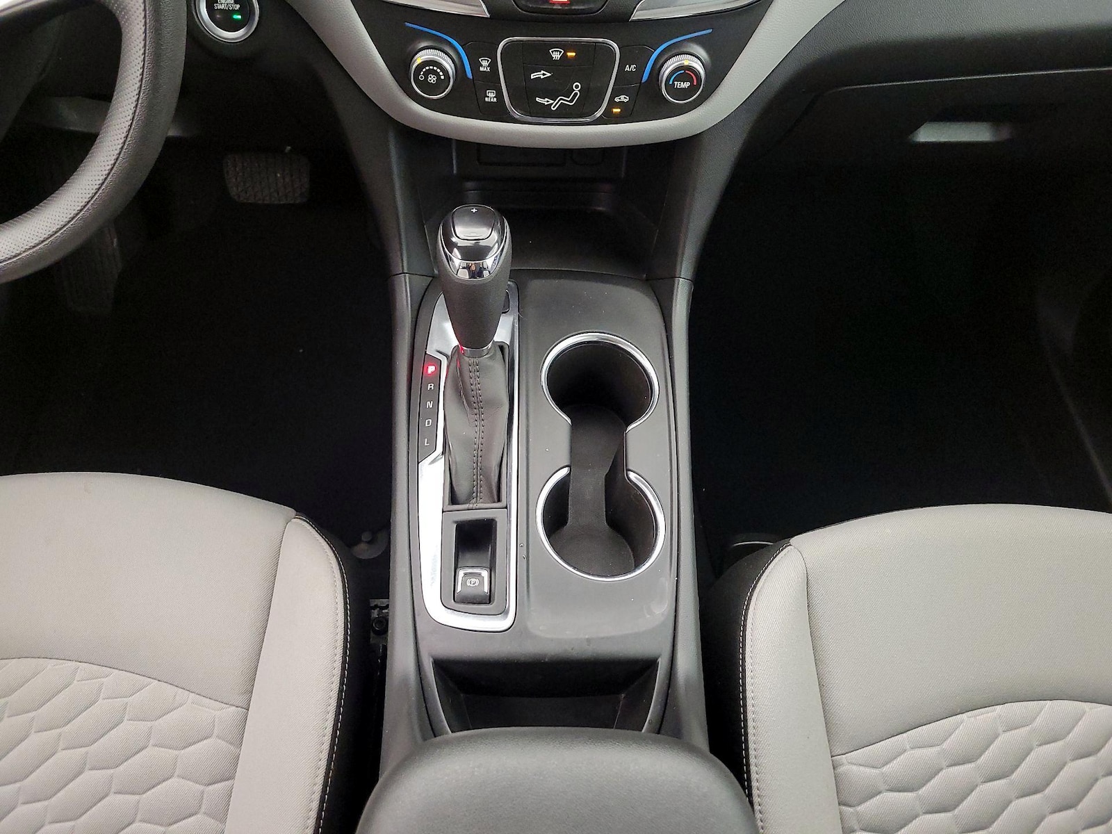 2021 Chevrolet Equinox LS - Photo 19