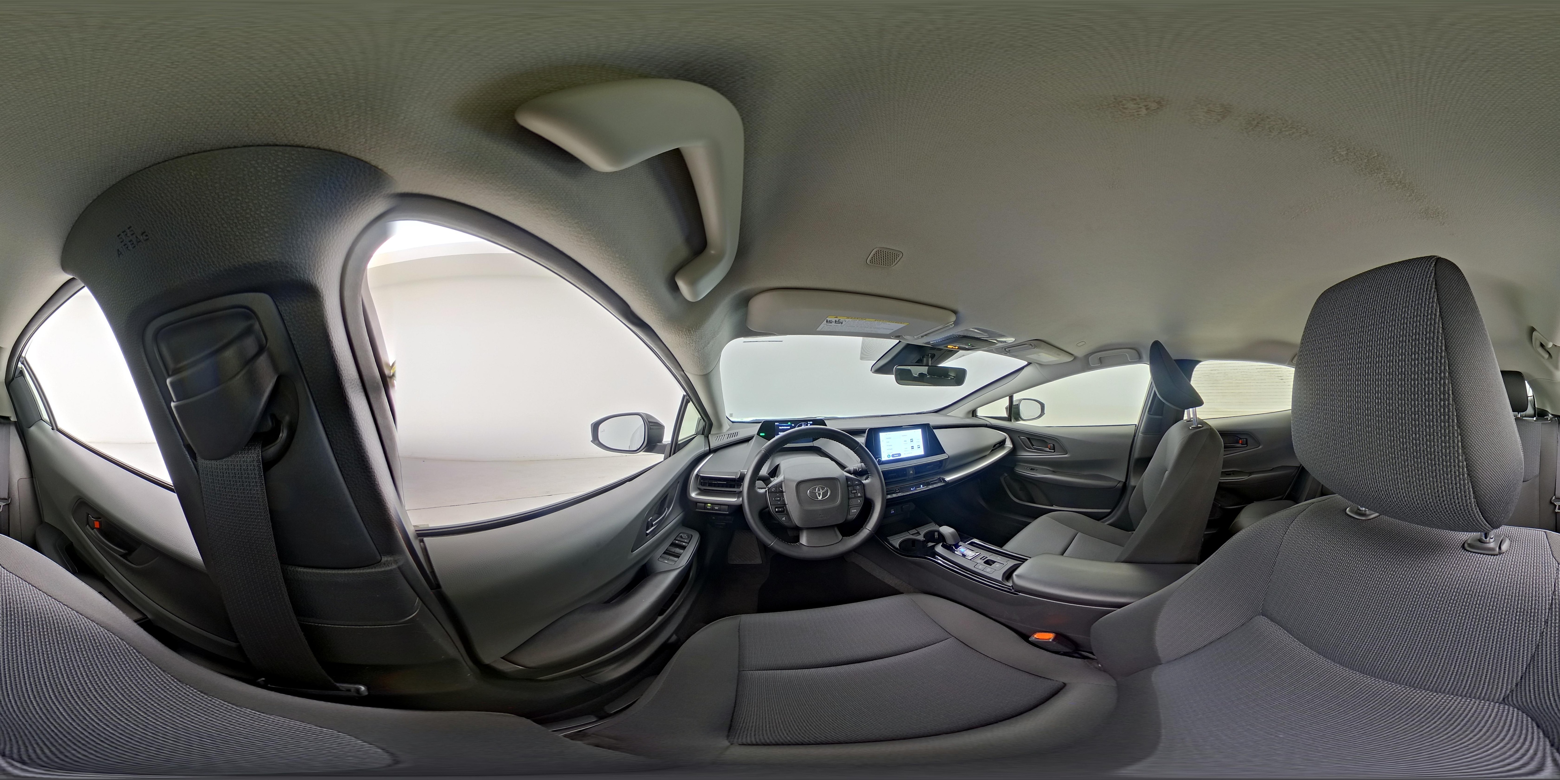 2025 Toyota Prius LE - Photo 27