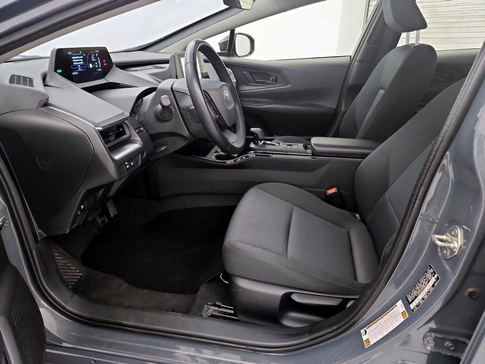 2025 Toyota Prius LE - Photo 12