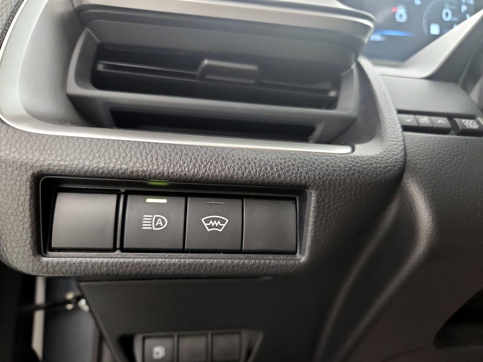 2025 Toyota Prius LE - Photo 15