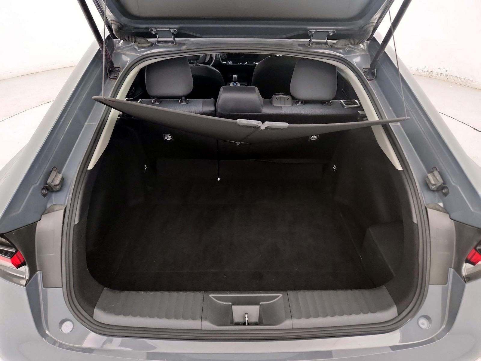 2025 Toyota Prius LE - Photo 22