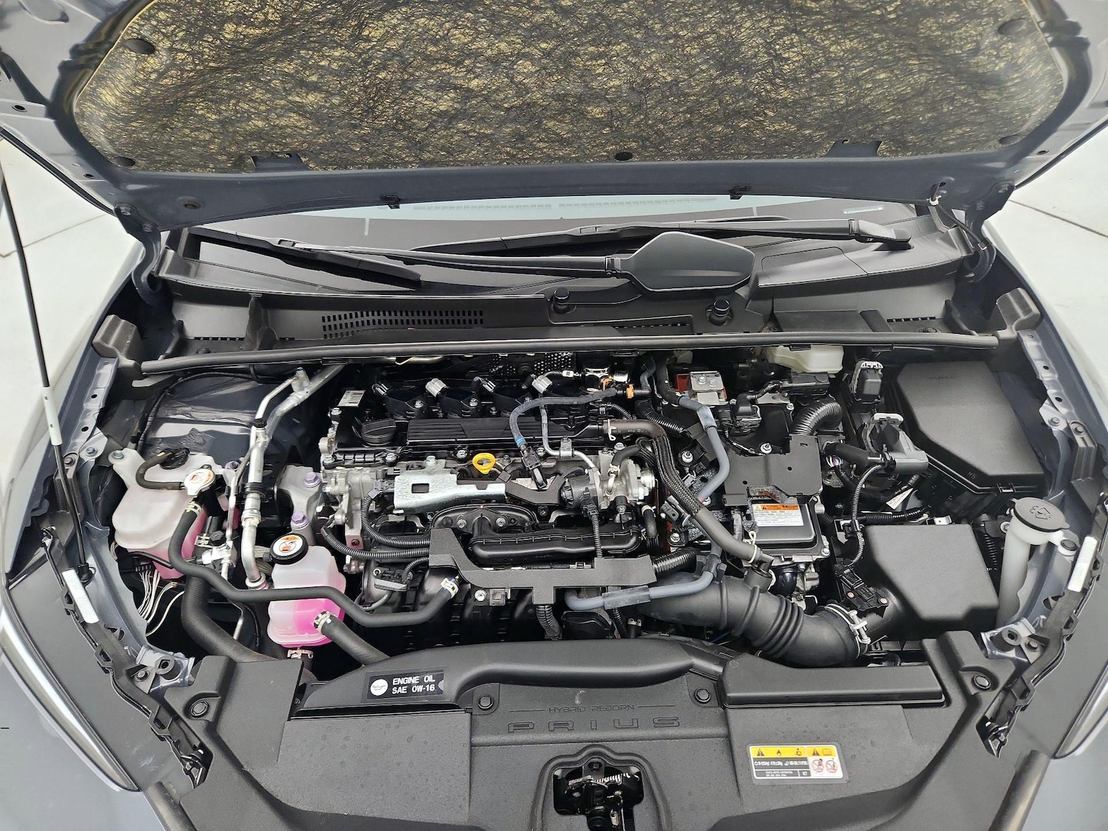 2025 Toyota Prius LE - Photo 23