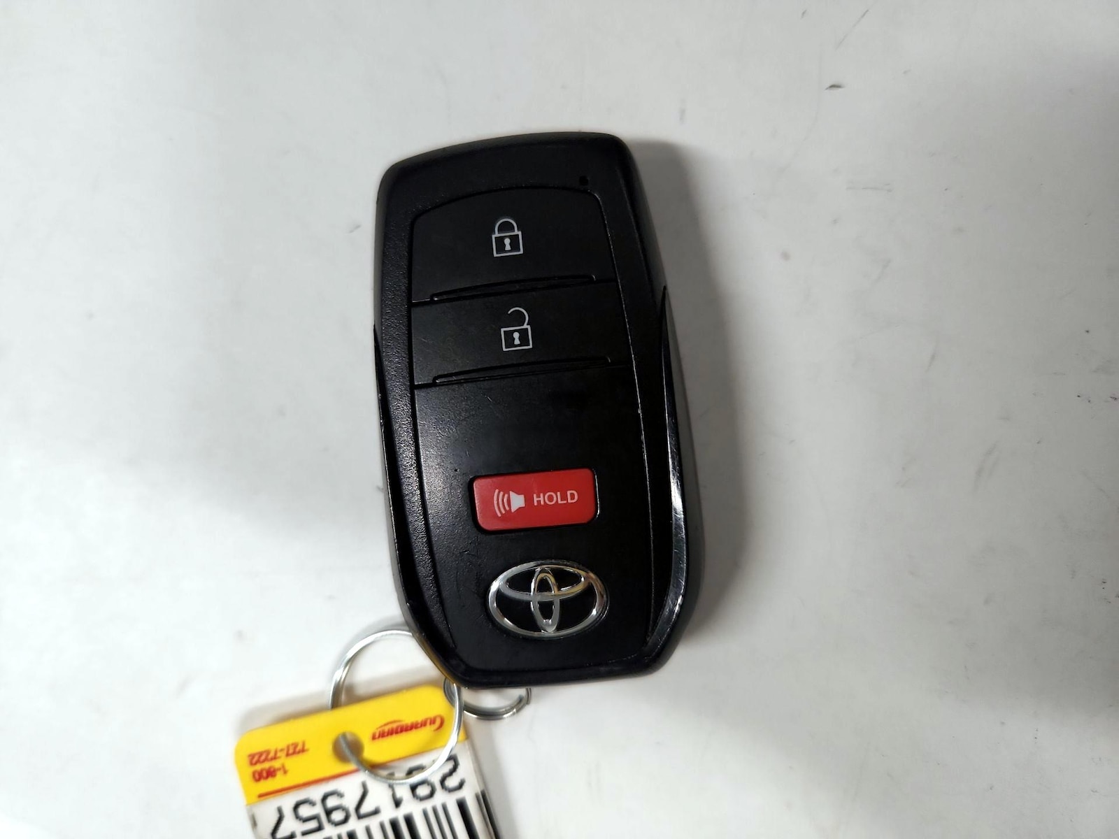 2025 Toyota Prius LE - Photo 24
