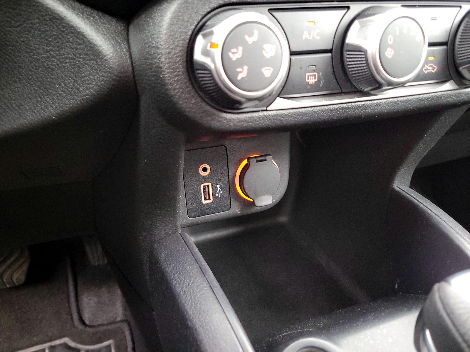 2024 Nissan Kicks S - Photo 19