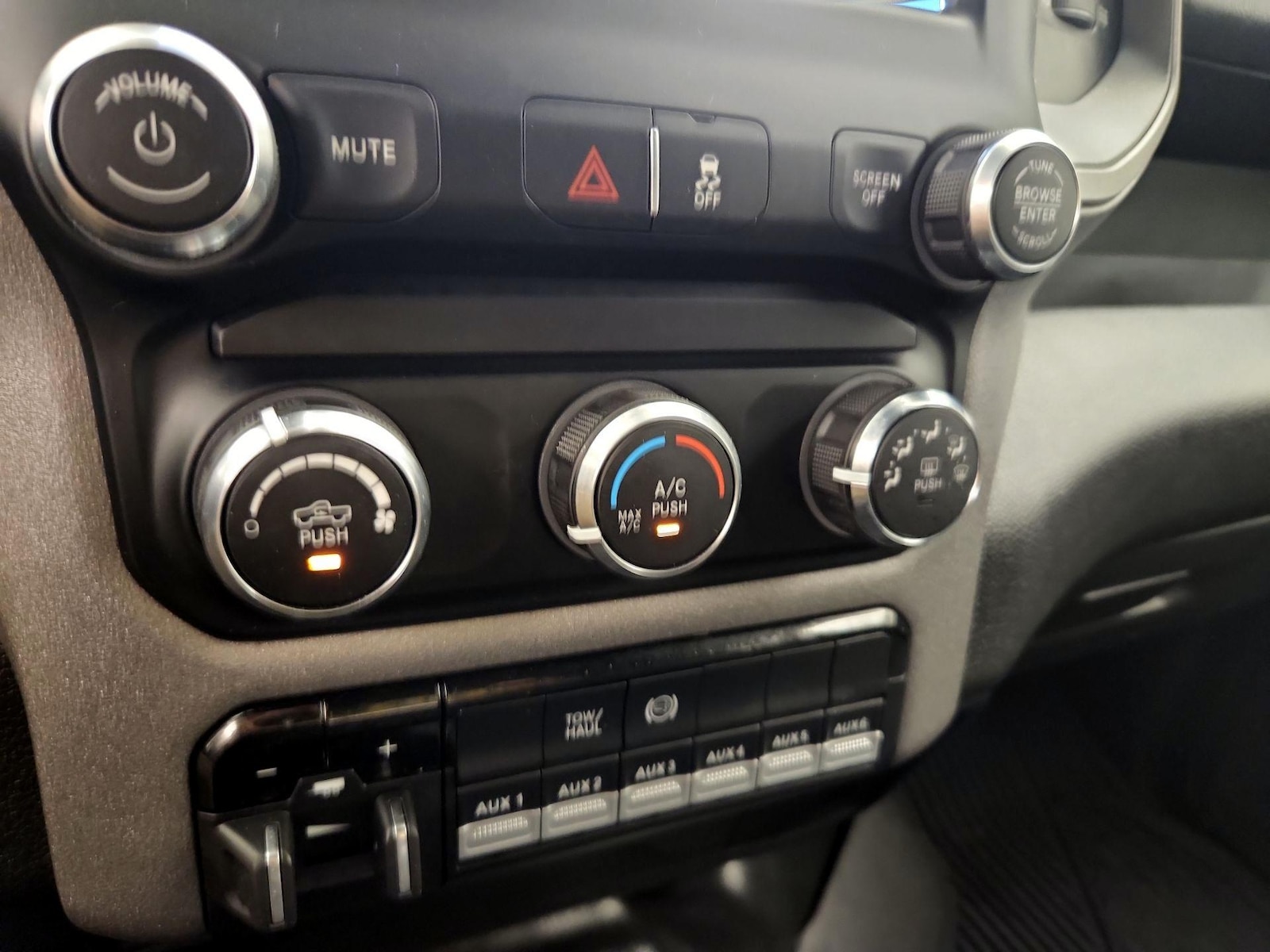 2024 RAM Ram 3500 Pickup Tradesman - Photo 17