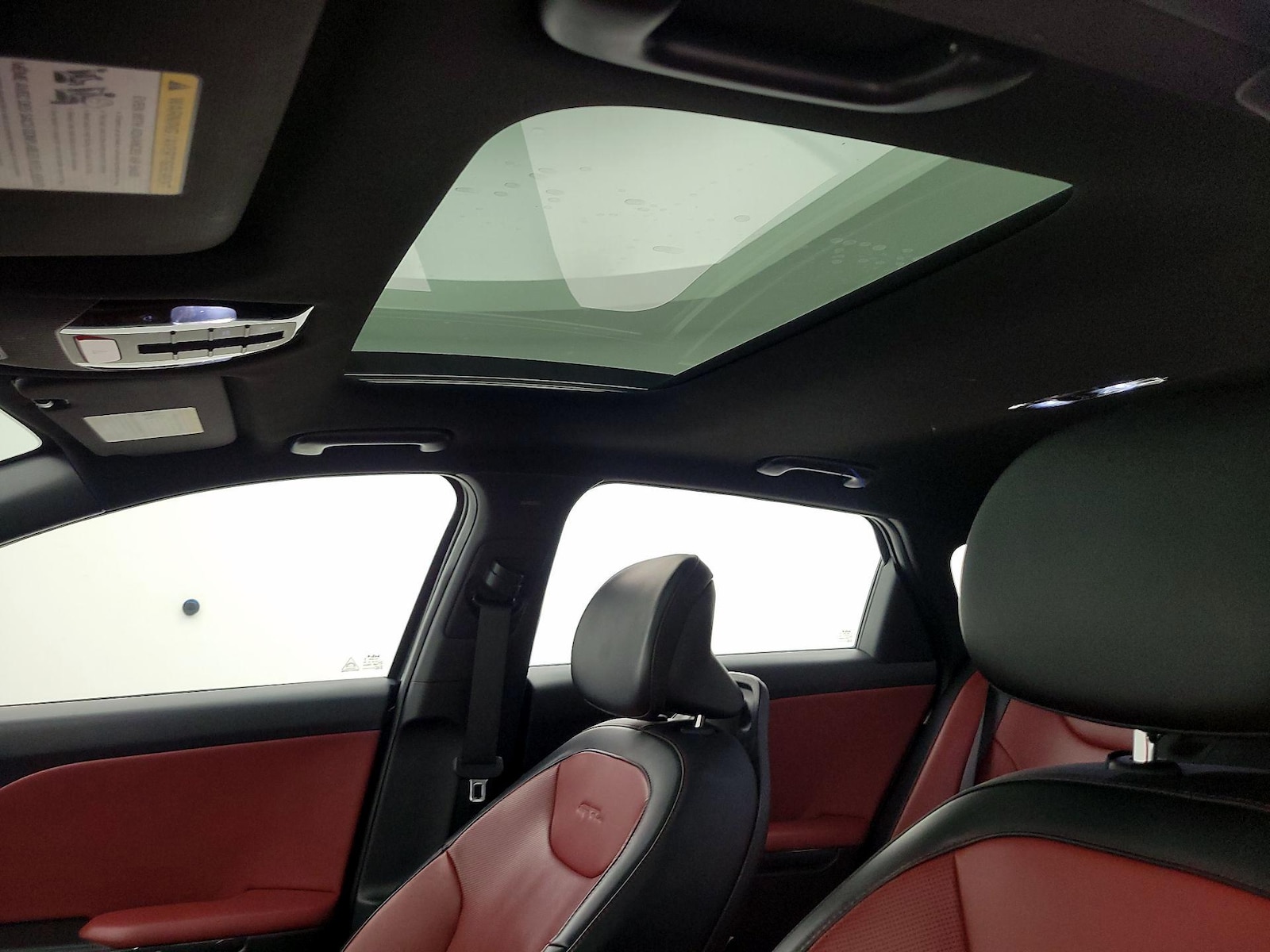 Sunroof(s) & Overhead Airbags