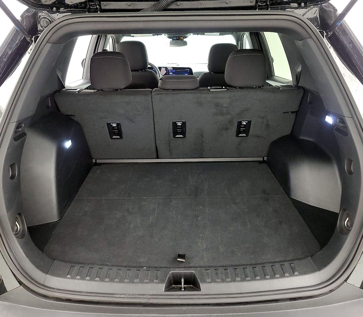 Trunk/Cargo (Seats Up)