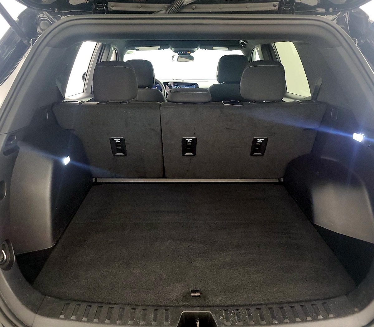 Trunk/Cargo (Seats Up)