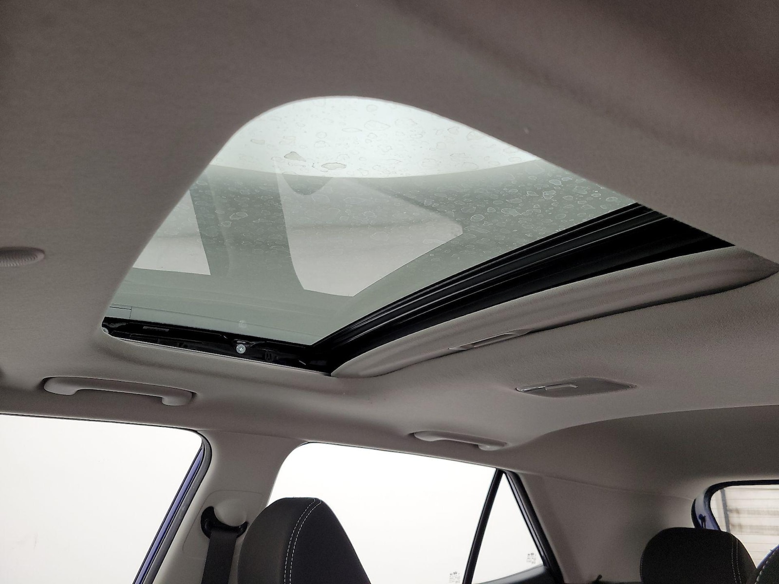 Sunroof(s) & Overhead Airbags