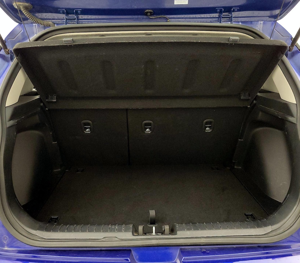 Trunk/Cargo (Seats Up)