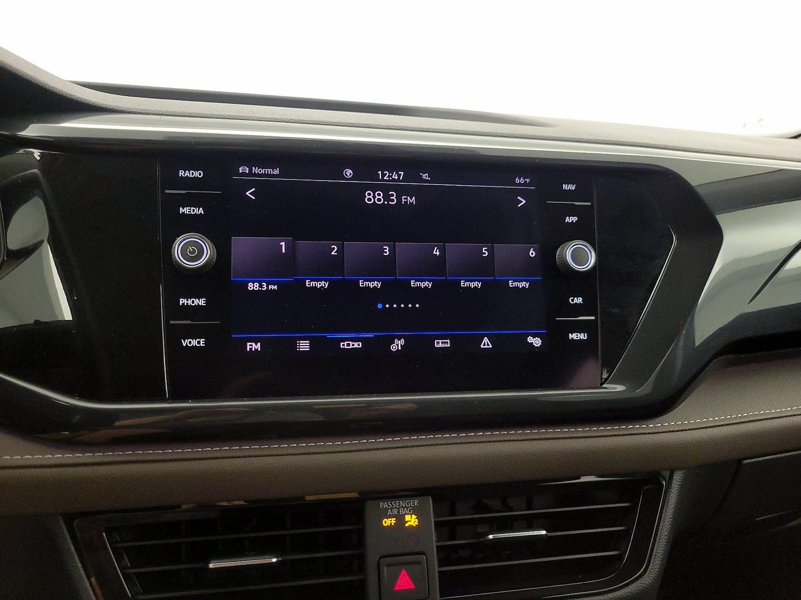 2022 Volkswagen Taos SEL - Photo 15