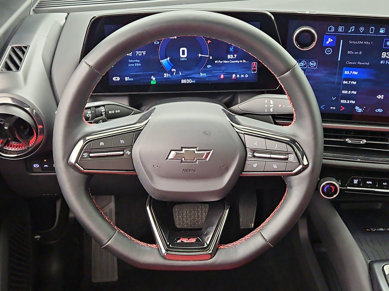 2025 Chevrolet Equinox EV RS - Photo 11