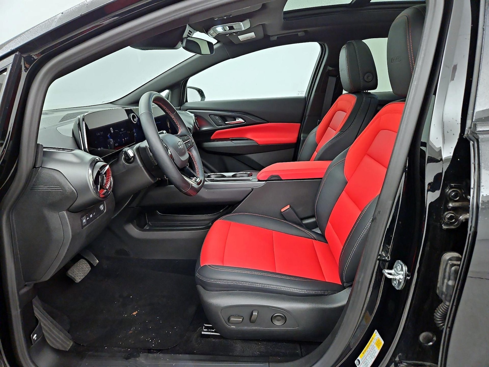 2025 Chevrolet Equinox EV RS - Photo 12