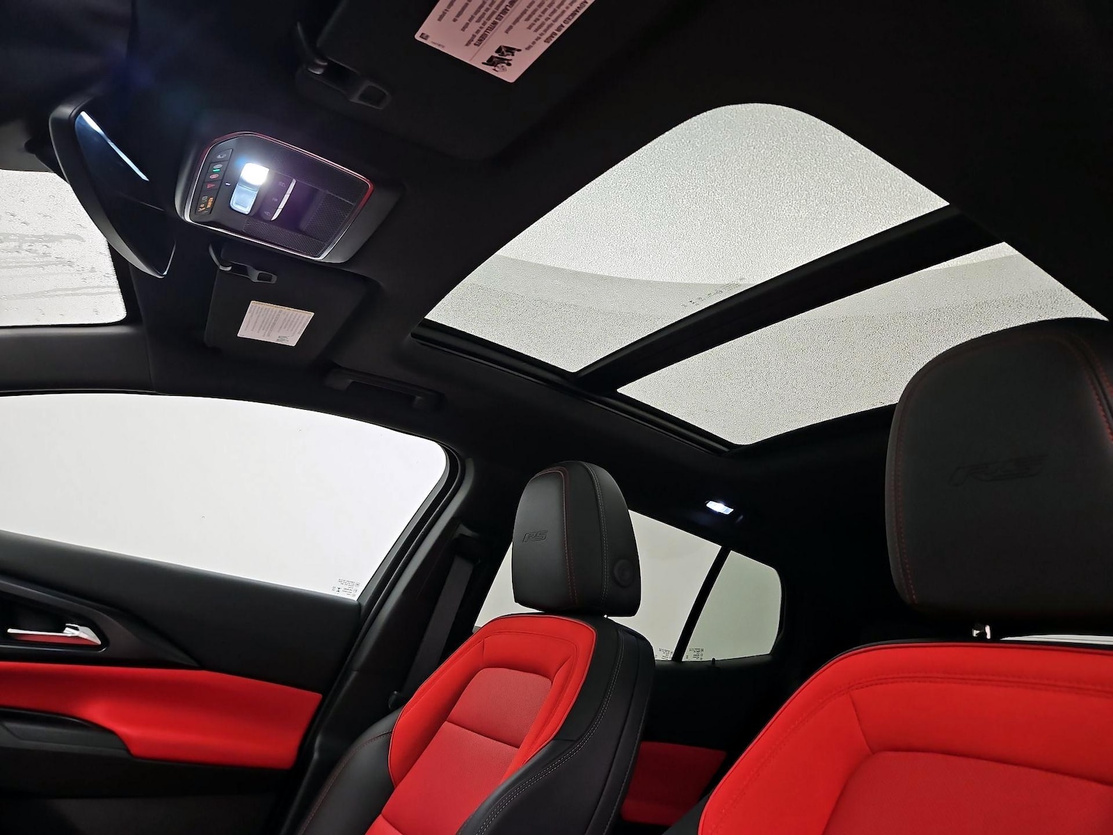 2025 Chevrolet Equinox EV RS - Photo 21