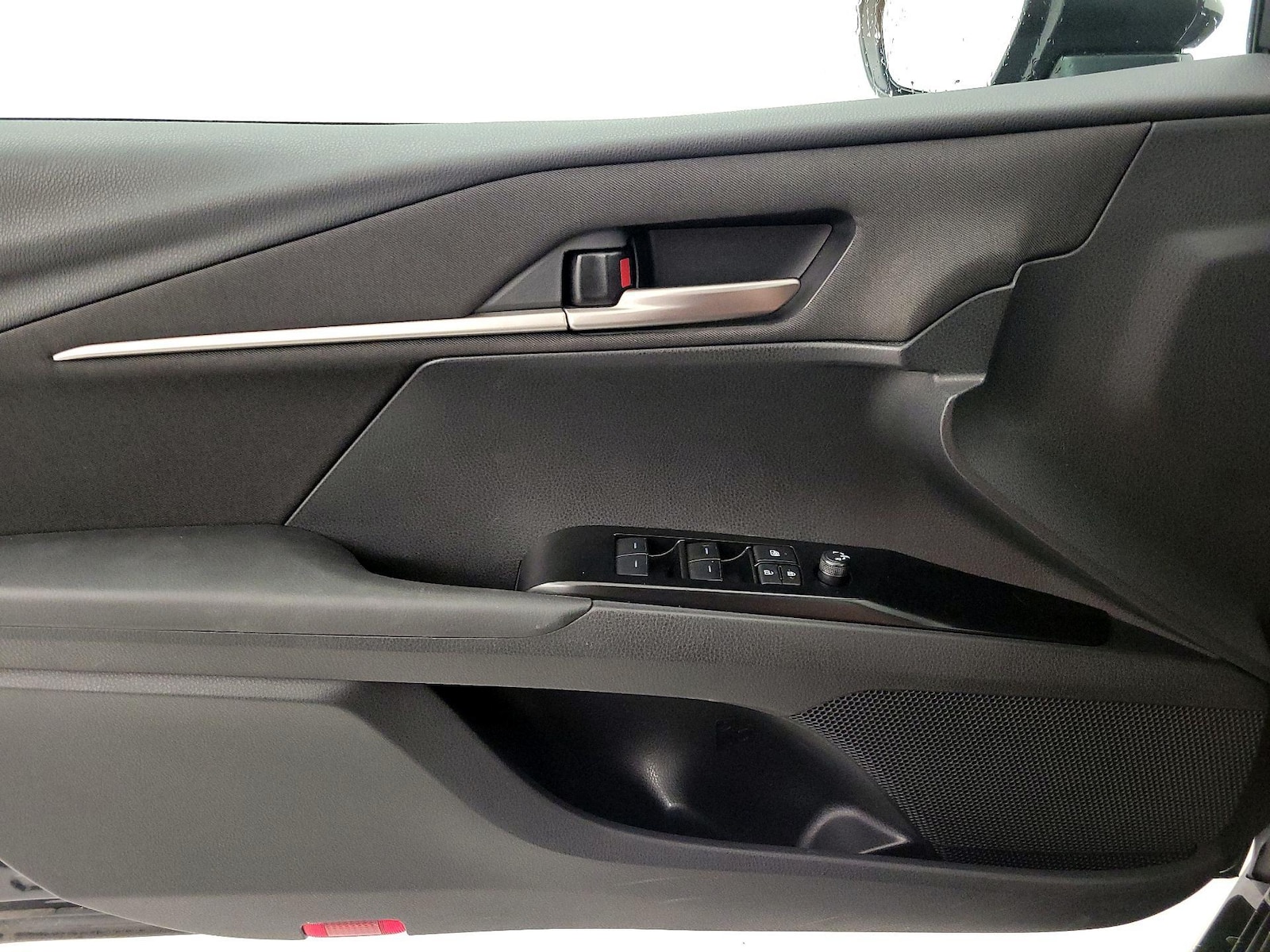 2026 Toyota Camry LE - Photo 13