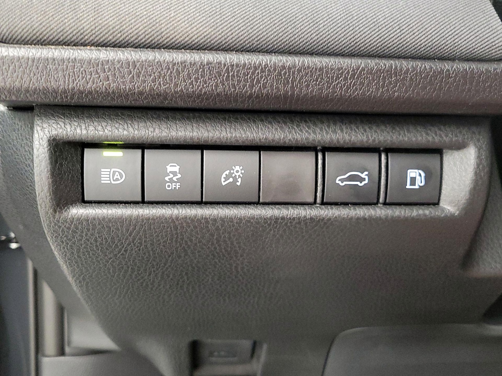2026 Toyota Camry LE - Photo 14