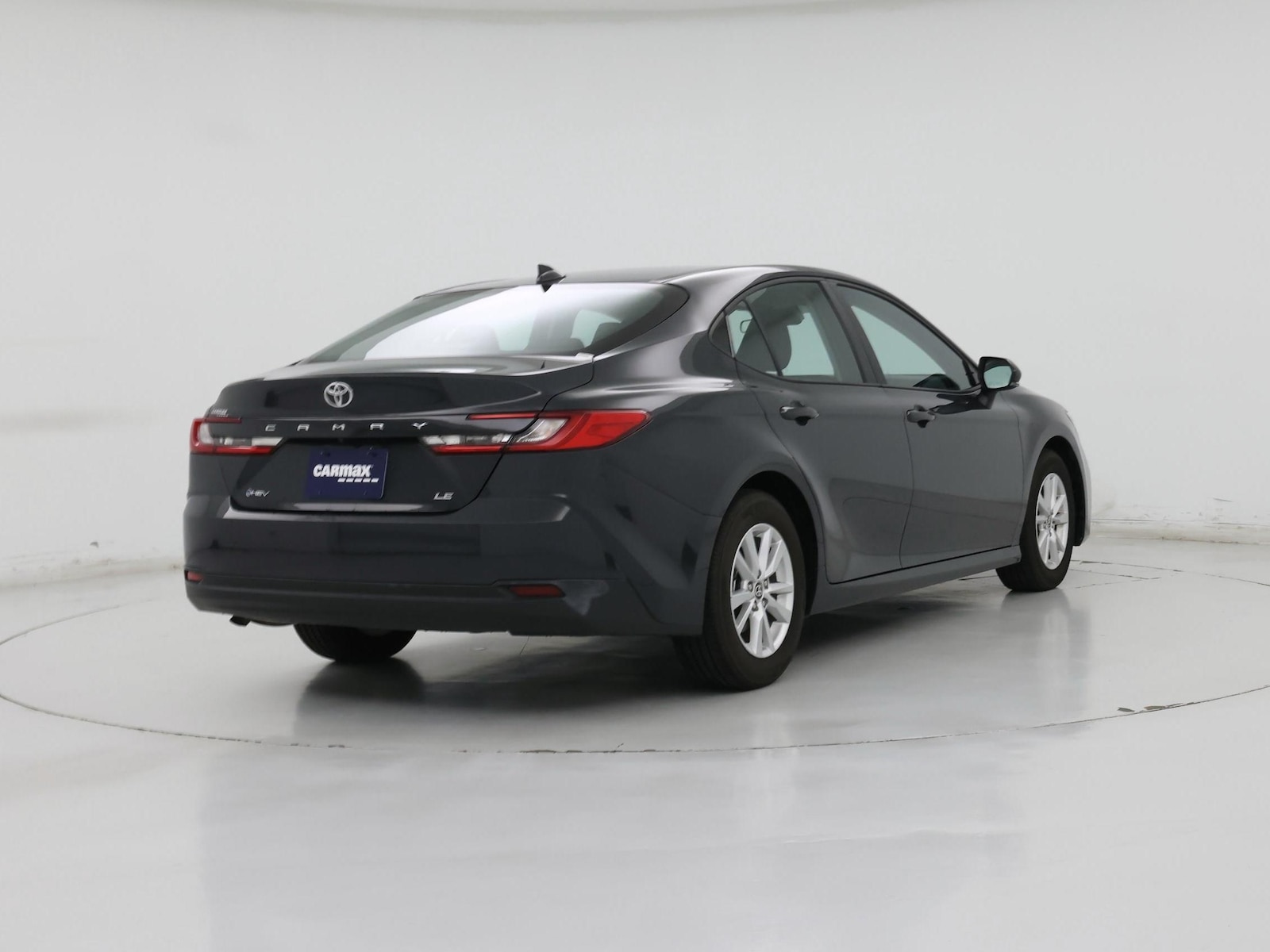 2026 Toyota Camry LE - Photo 9