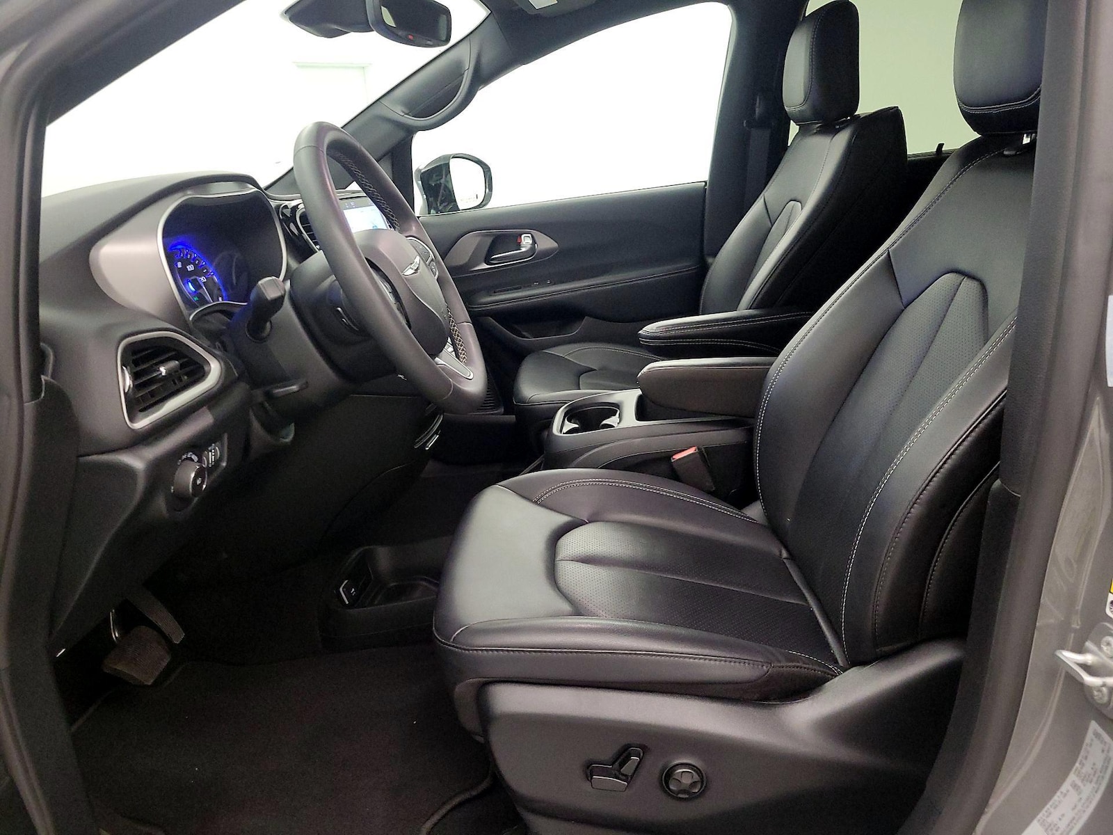 2025 Chrysler Pacifica Select - Photo 12