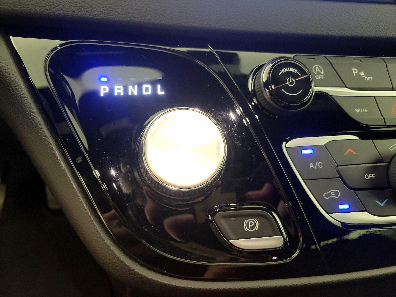2025 Chrysler Pacifica Select - Photo 18
