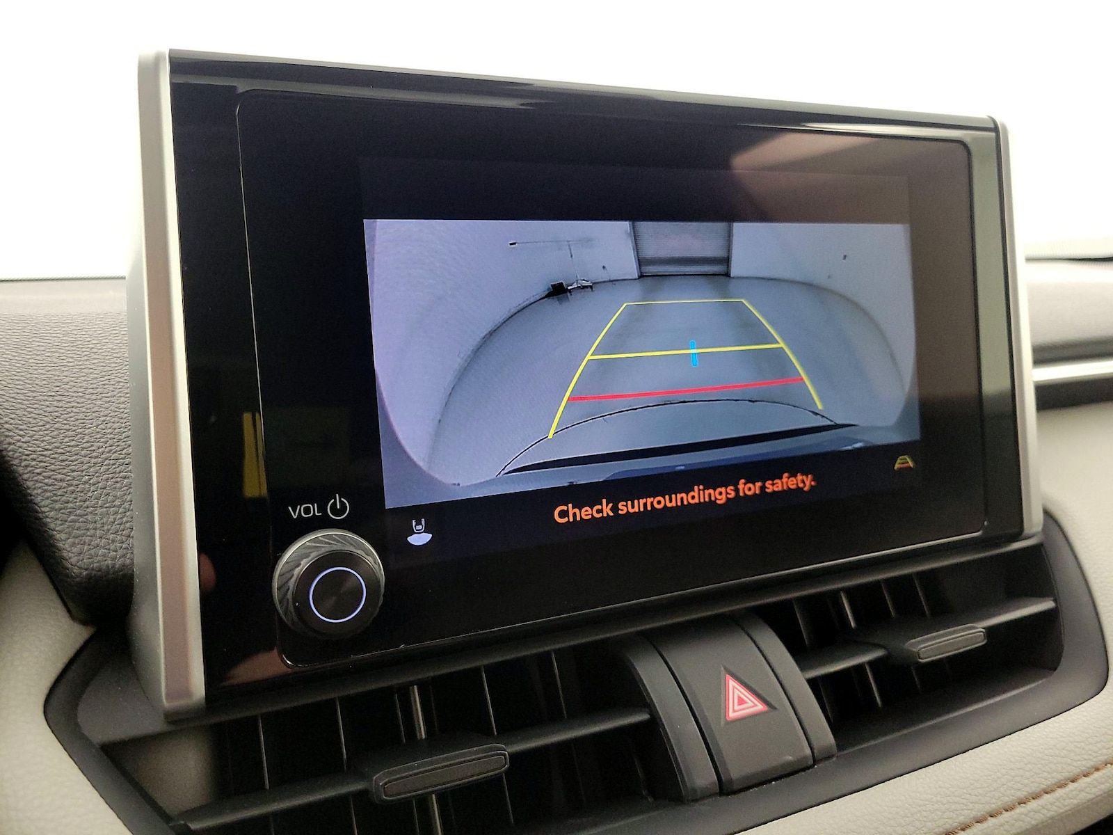 2025 Toyota RAV4 XLE - Photo 15