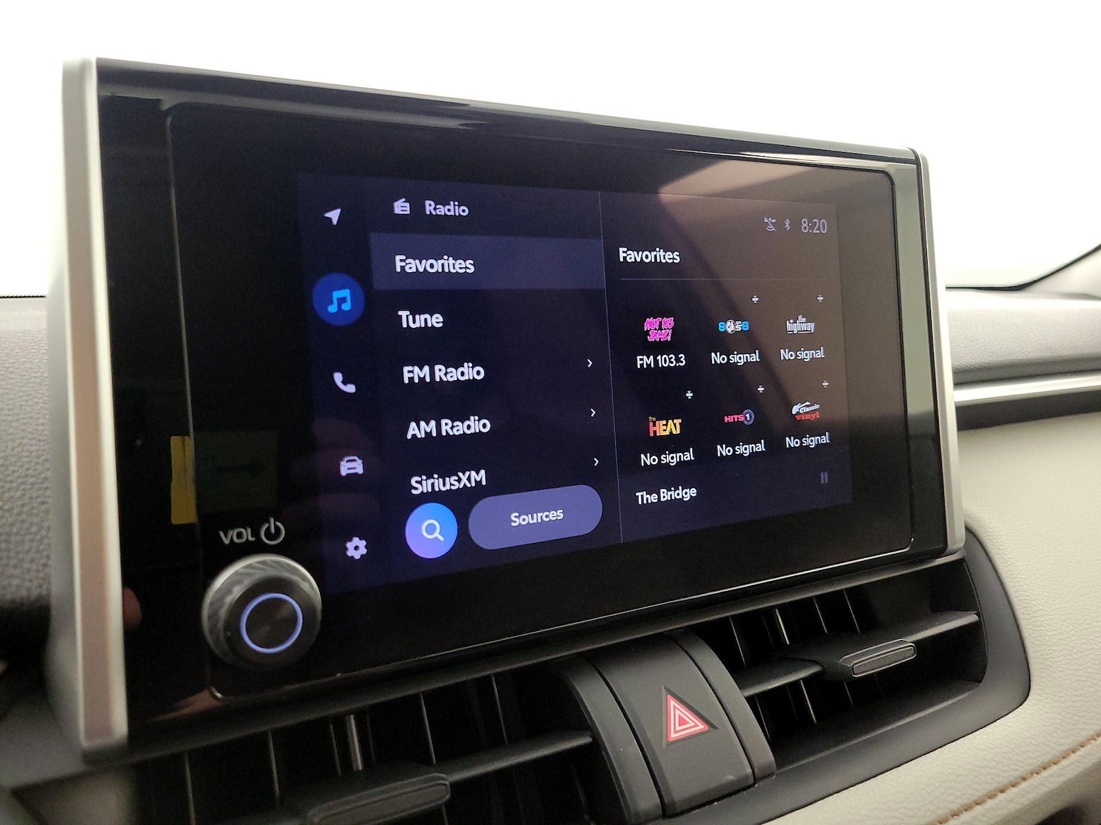 2025 Toyota RAV4 XLE - Photo 16