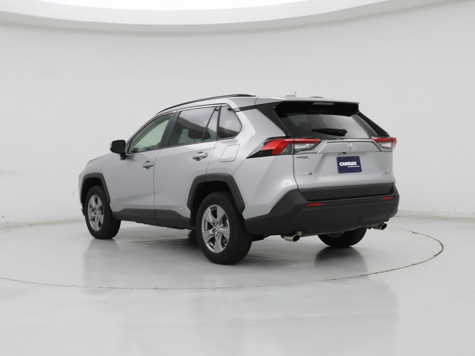 2025 Toyota RAV4 XLE - Photo 3