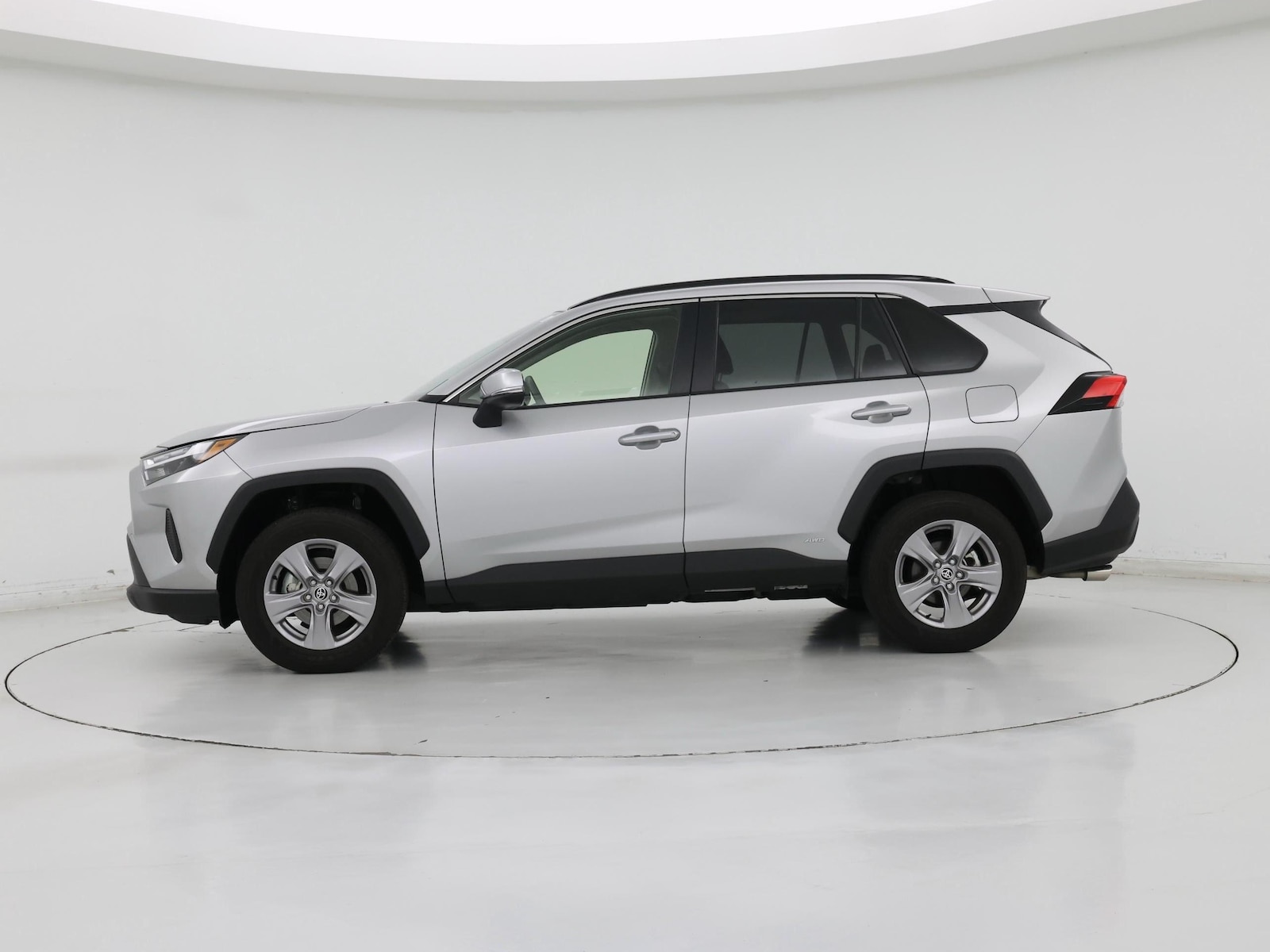 2025 Toyota RAV4 XLE - Photo 4