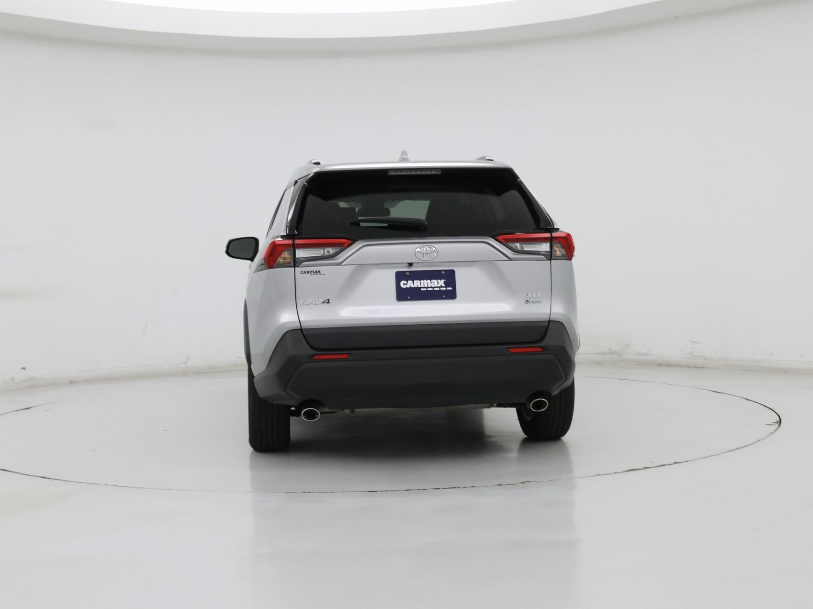 2025 Toyota RAV4 XLE - Photo 7