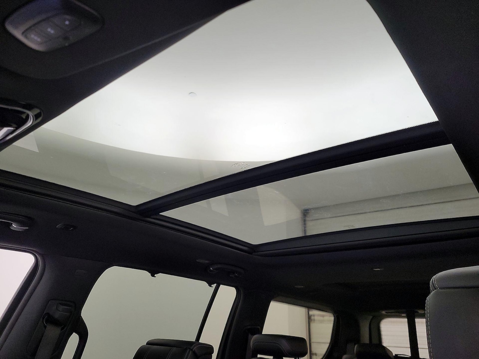 Panoramic Sunroof & Skylight(s)