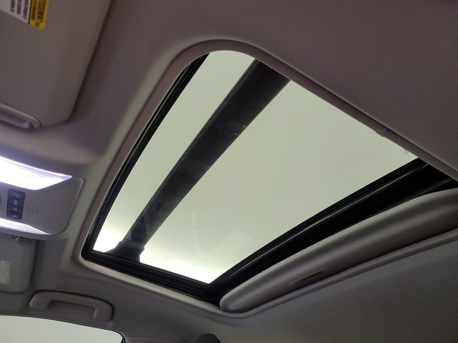 Sunroof(s) & Overhead Airbags