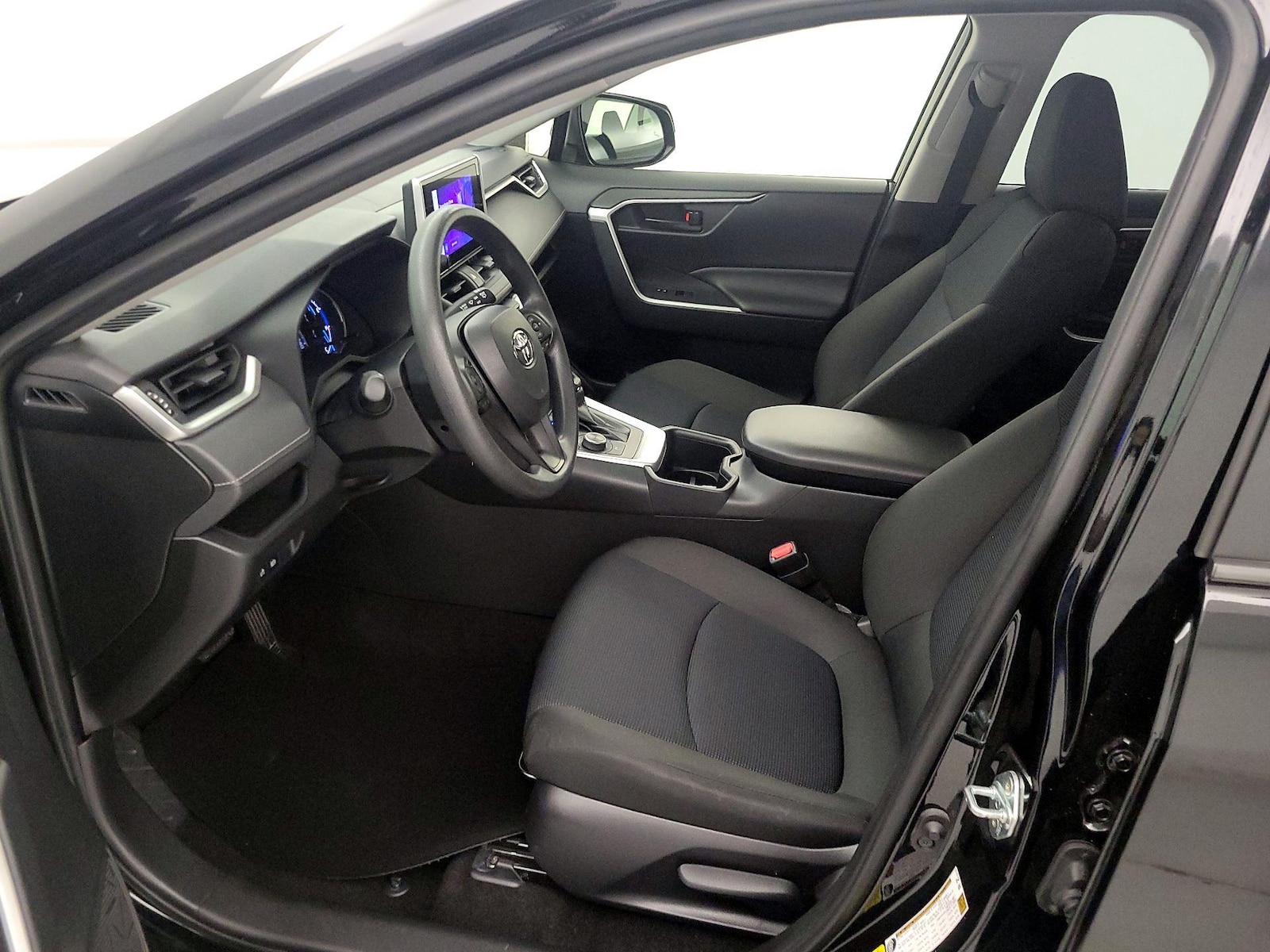 2025 Toyota RAV4 LE - Photo 12