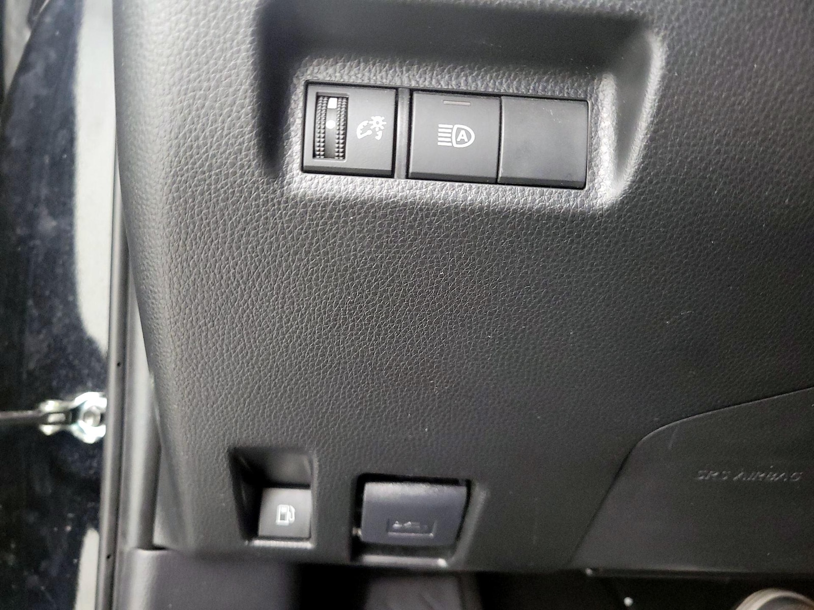 2025 Toyota RAV4 LE - Photo 14