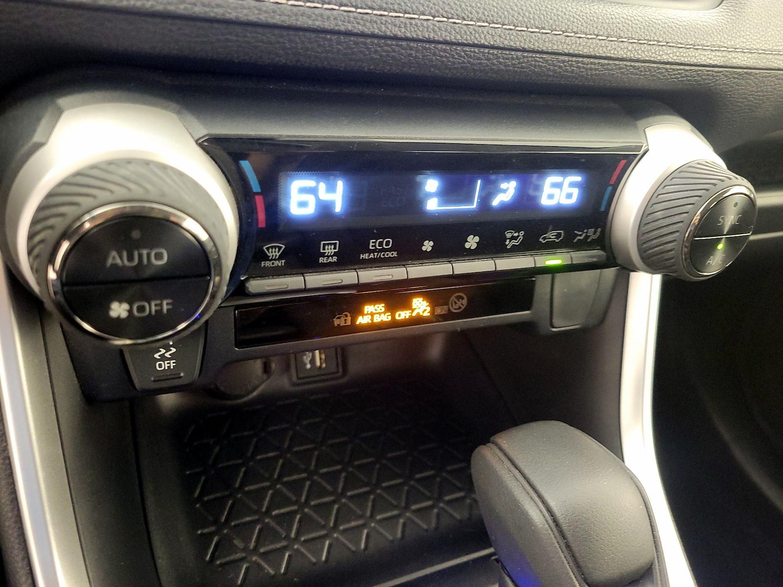 2025 Toyota RAV4 LE - Photo 17