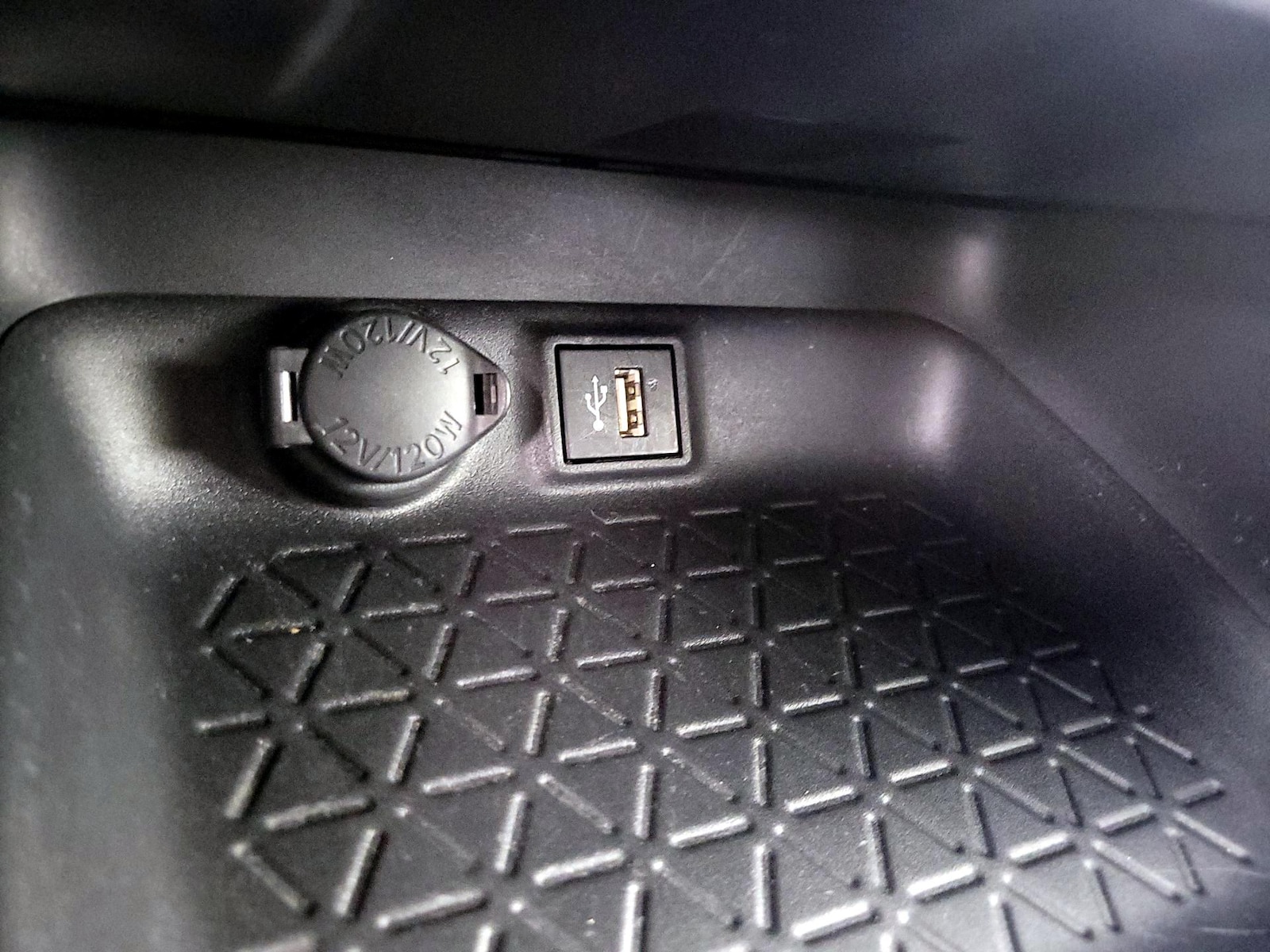 2025 Toyota RAV4 LE - Photo 19