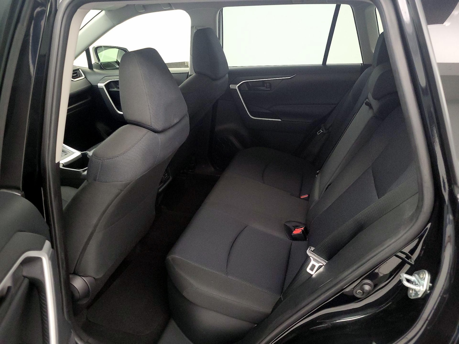 2025 Toyota RAV4 LE - Photo 20