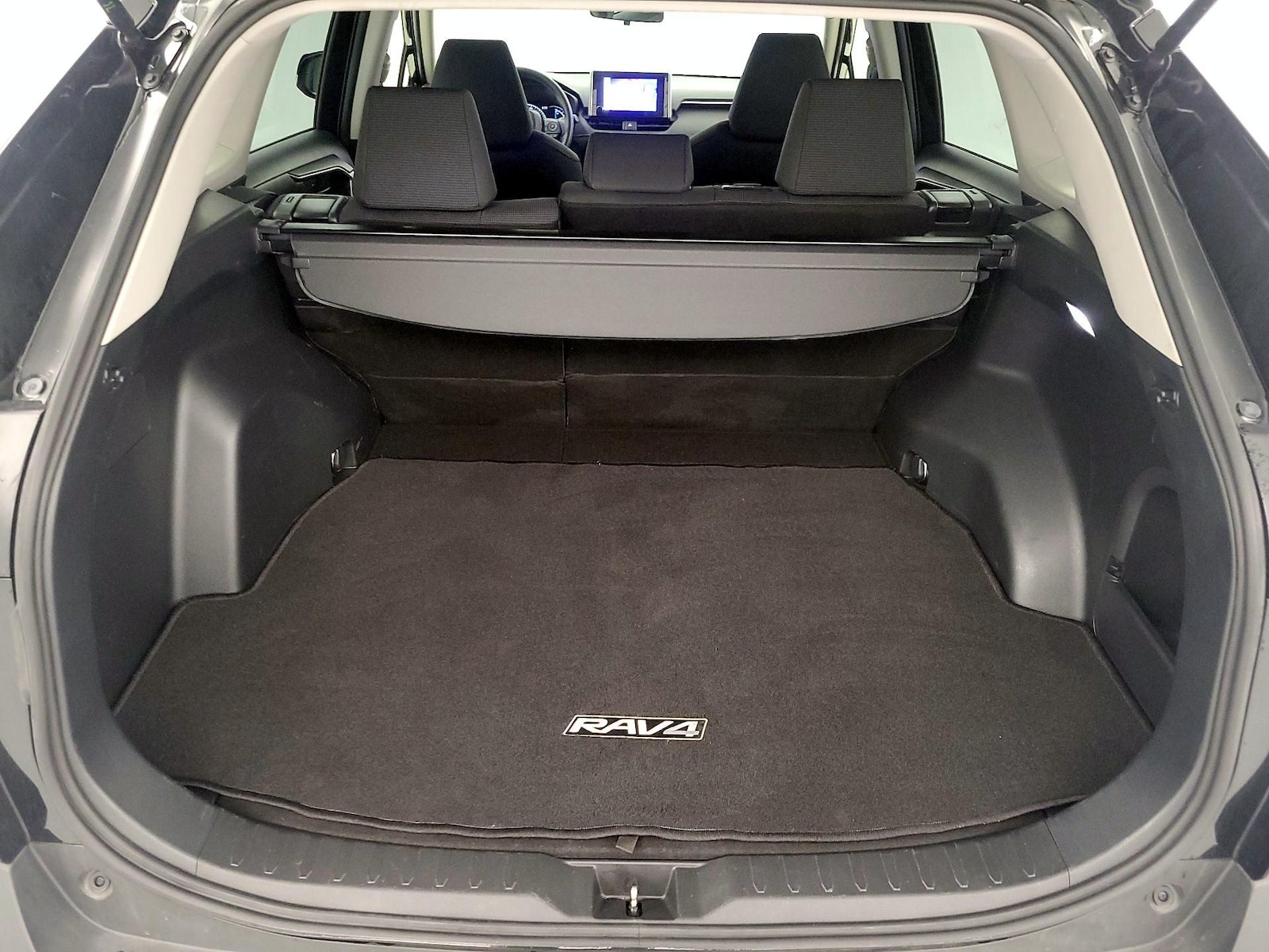 2025 Toyota RAV4 LE - Photo 21