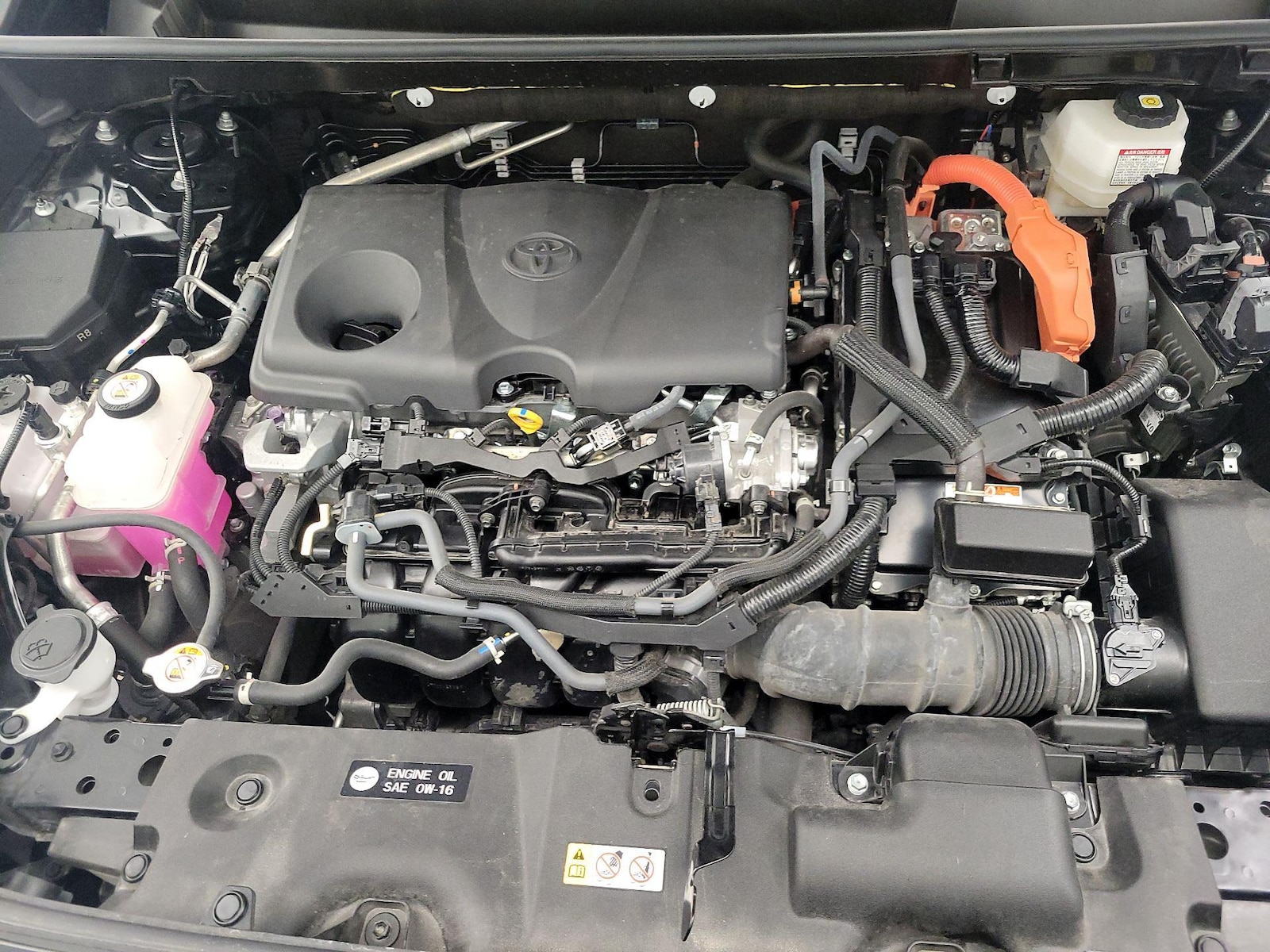 2025 Toyota RAV4 LE - Photo 22