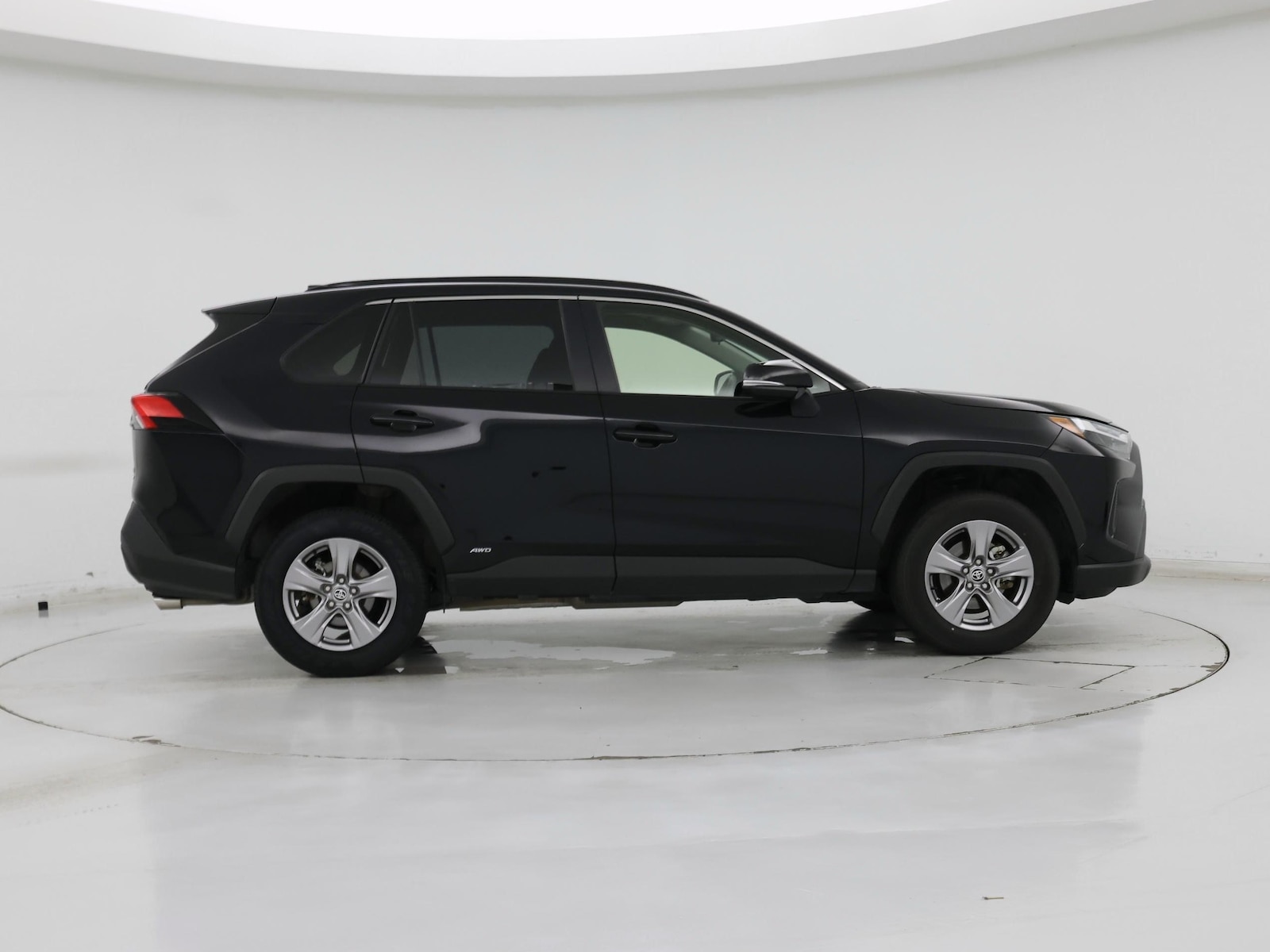 2025 Toyota RAV4 LE - Photo 8